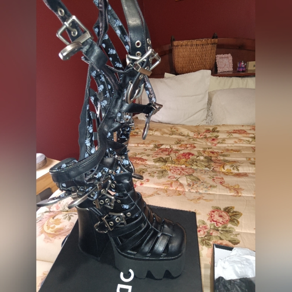 Shoes - Picture 2 of 3